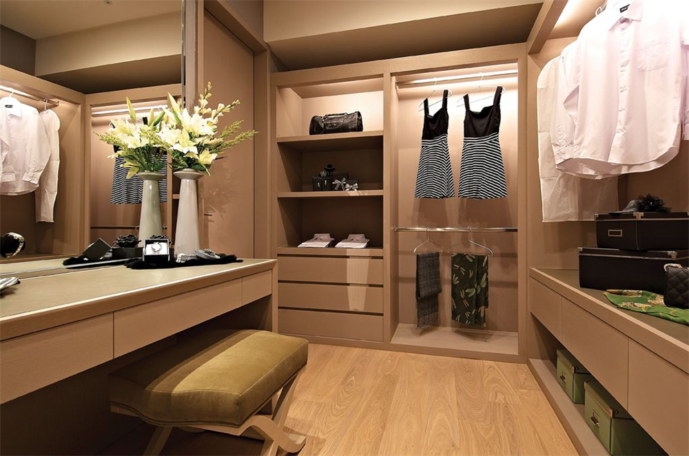 衣柜定制要多少錢 價(jià)格怎么算？(圖1)