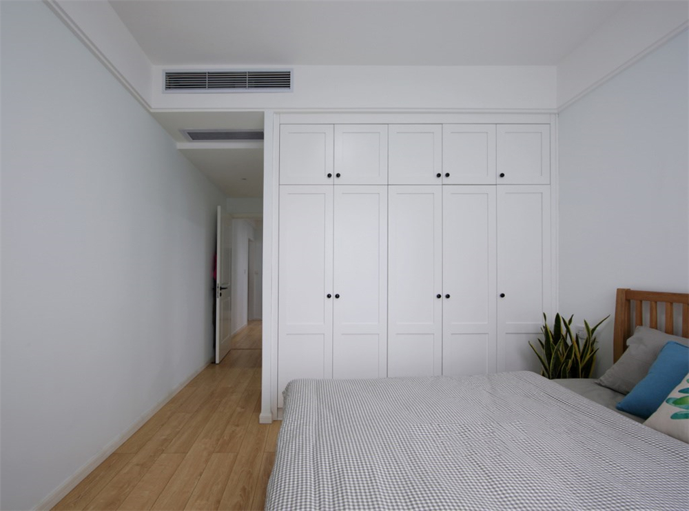 定制到頂衣柜好不好，有哪些優(yōu)缺點(diǎn)？(圖1)